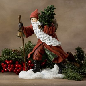 Photo of a traditional Santa figurine from Pipka Santas.